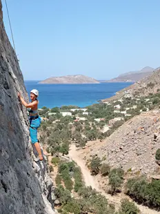 Transición de la escalada en roca interior a exterior en Kalymnos