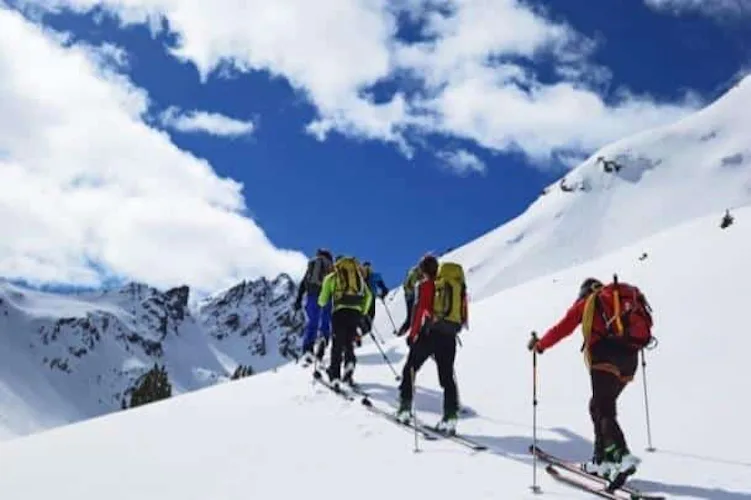 2-day ski tour to Refugio Saboredo in Val d'Aran