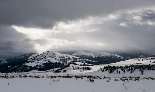 Yellowstone National Park 5-day hike on snowshoes