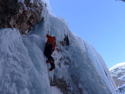 Ice climbing in Gasteiner with a guide