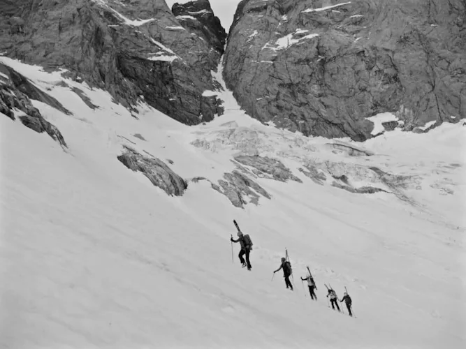 3-day splitboarding traverse to Vignemale in the Pyrenees 2