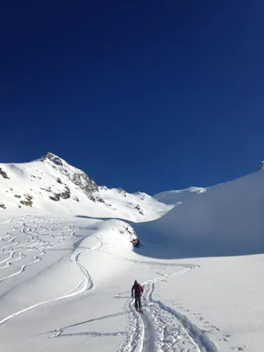 Off-piste snowboarding in Mont Blanc Massif 3