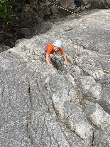 Rock climbing intro course in Alberta3