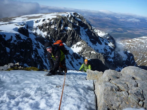 Introductory winter climbing course in Scotland