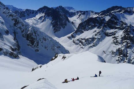 8-day heliboarding expedition in Cipreses Valley