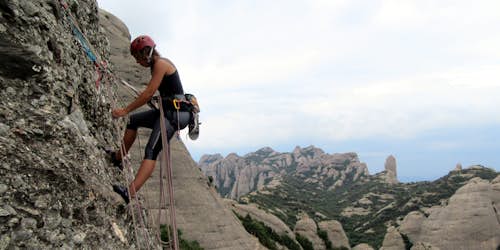 2-day multi-pitch climbing course in Catalonia
