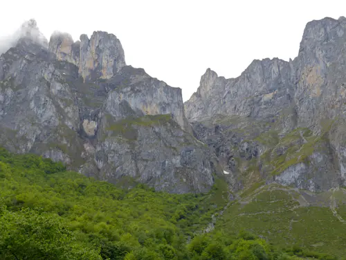 Montañas Cantábricas, España, Escalada en Roca Guiada