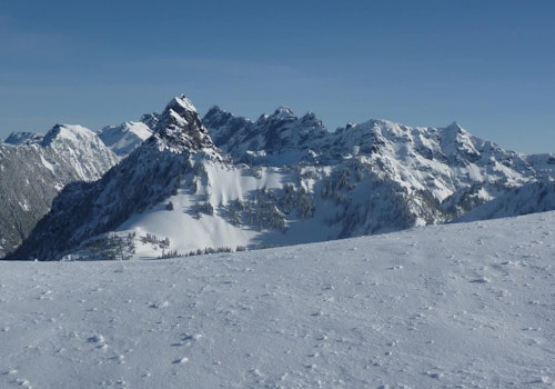 7-day backcountry skiing tour in Thompson Pass, Alaska