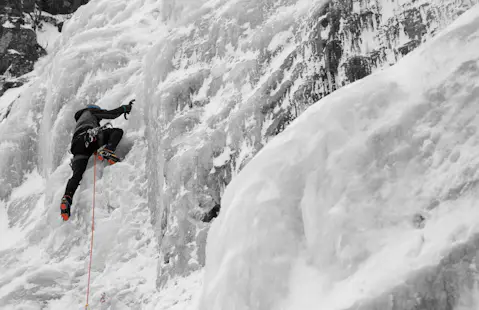 Mixed climbing on the Crawford Notch