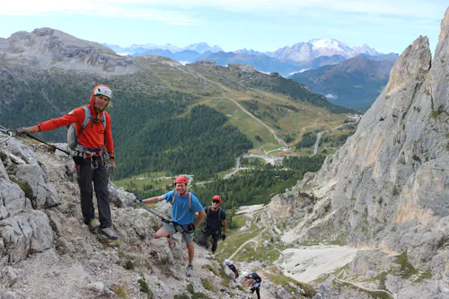 Excursión guiada de vía ferrata de 3 días en los Dolomitas
