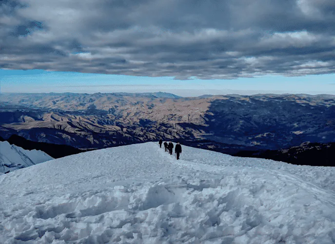 Ascenso de 2 días al monte Vallunaraju en Perú