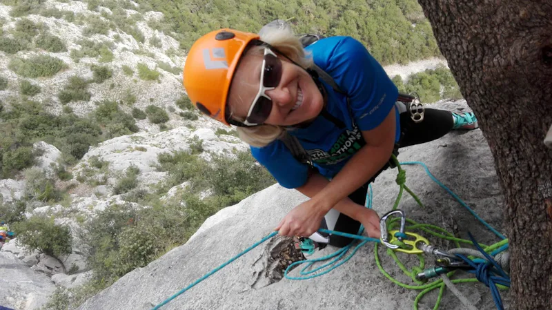 Intermediate or advanced rock climbing for women in Sarca valley (2)