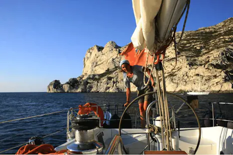Climbing and sailing course in Les Calanques de Marseille
