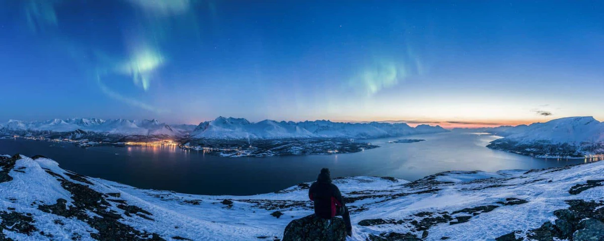 lyngenfjord-with-northern-lights