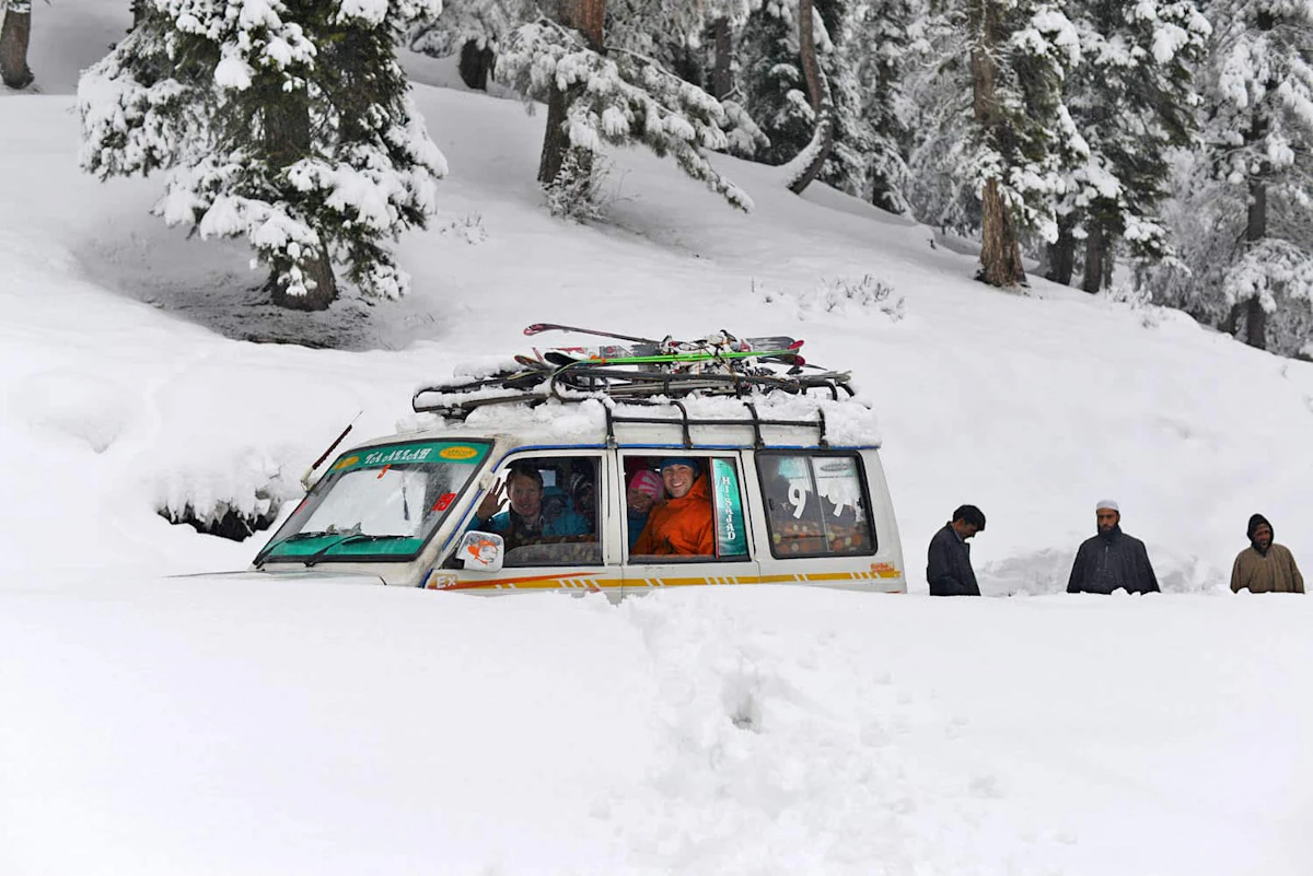 10-day powder skiing program in Gulmarg, Kashmir