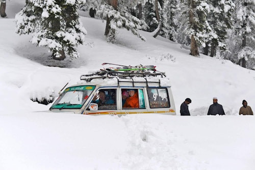 10-day powder skiing program in Gulmarg, Kashmir