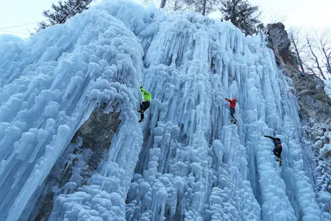 Journée de cascade de glace à Mojstrana, dans le parc national de Triglav