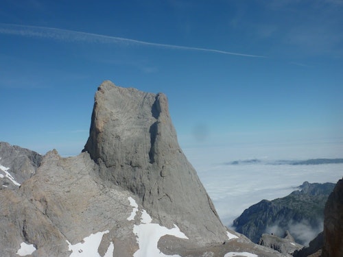 Naranjo de Bulnes (2519 mt) south face ascent