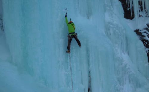 Bas-Valais guided ice climbing day tours