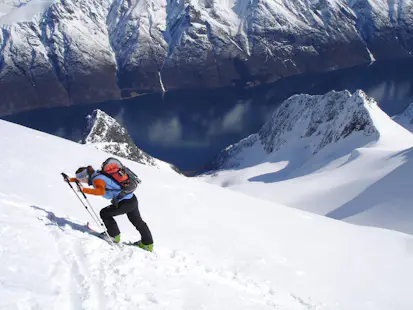 Semaine de ski de randonnée dans les Alpes de Sunnmore, en Norvège centrale.