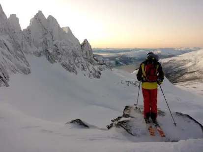 Ski de randonnée dans les montagnes de Narvik - voyage d'un ou plusieurs jours