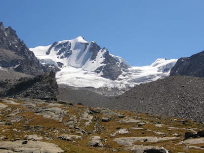 Hiking traverse from Chabod to Vittorio Emanuele hut