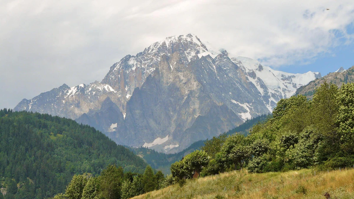 Mont_Blanc_from_Aosta_Valley