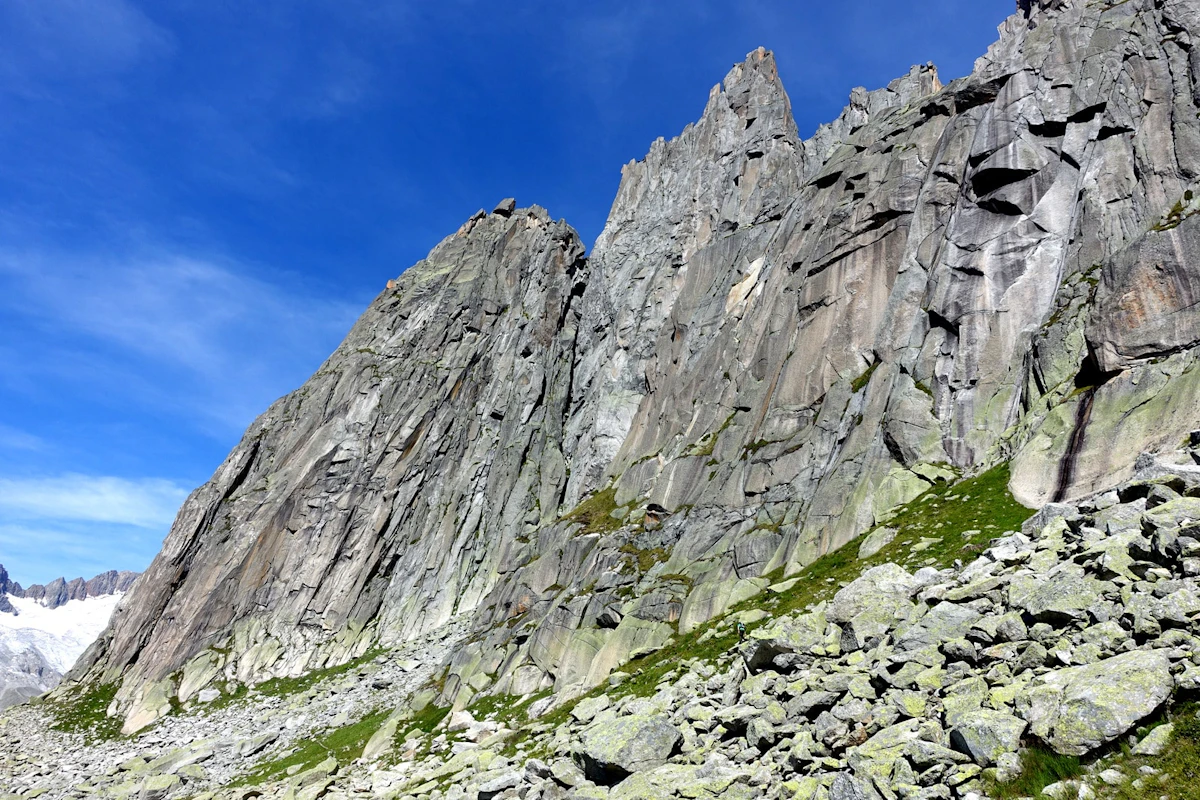 Salbit West Ridge rock climbing
