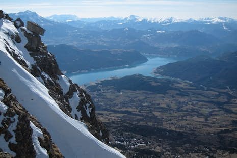 Embrun 1-day guided snowshoeing hiking tour