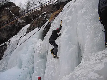Ice climbing for beginners in Cascate di Lillaz, Cogne Valley
