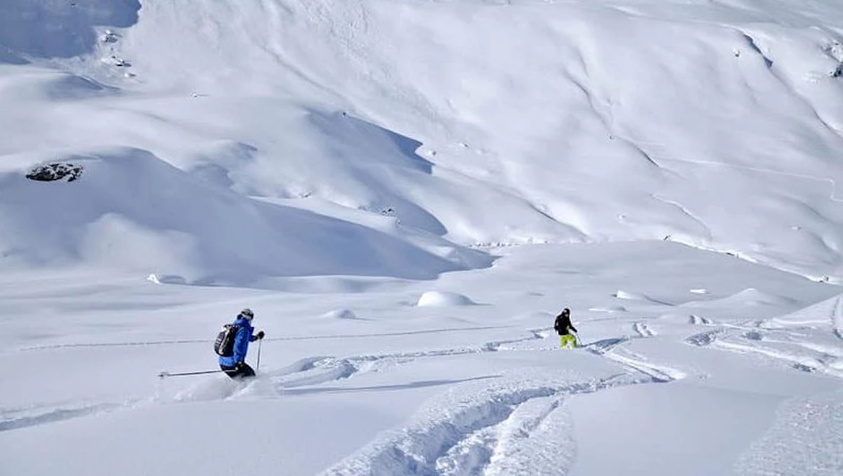 Half day off piste snowboarding course in Baqueira Beret