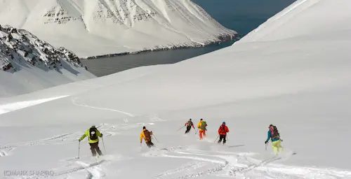 Avalanche training course with a guide