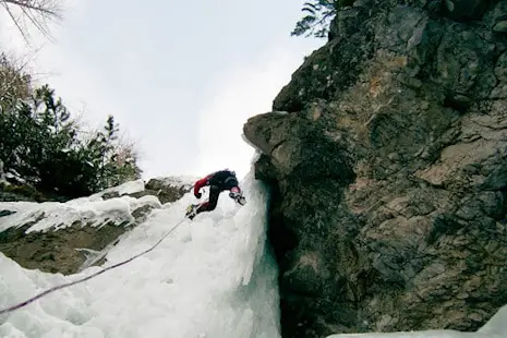 Ice climbing for beginners in Palenk, Logarska Valley