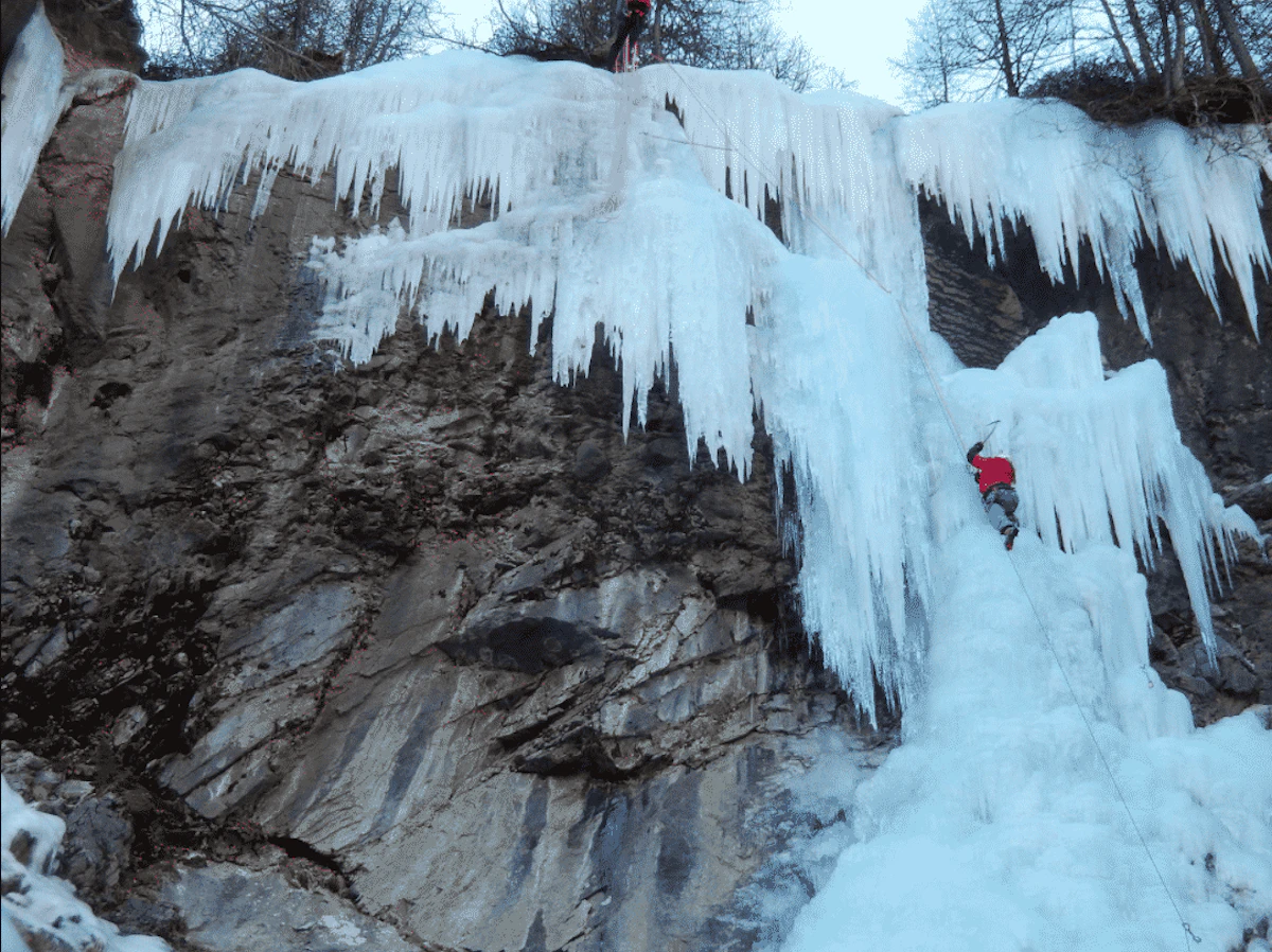 Ice climbing in Fournel