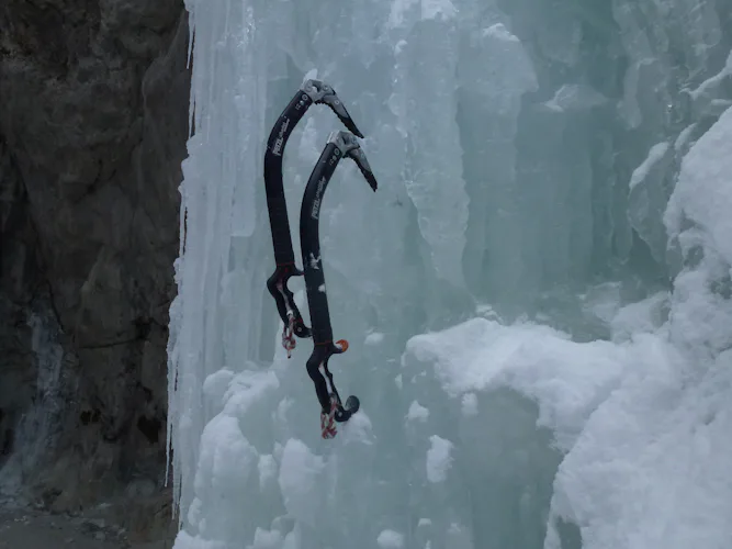 ice climbing in serrai di sottoguda