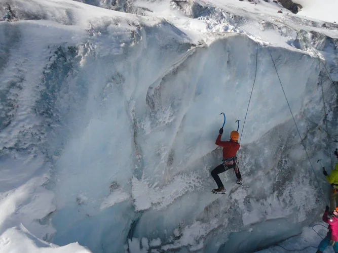 Advanced ice climbing course in Yerba Loca 1