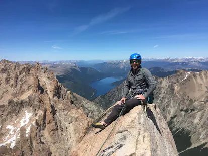 Aventura de escalada en roca guiada en el Valle de Frey