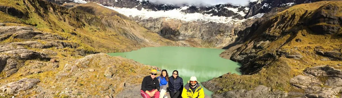 Trekking al Volcán Altar con guía | undefined