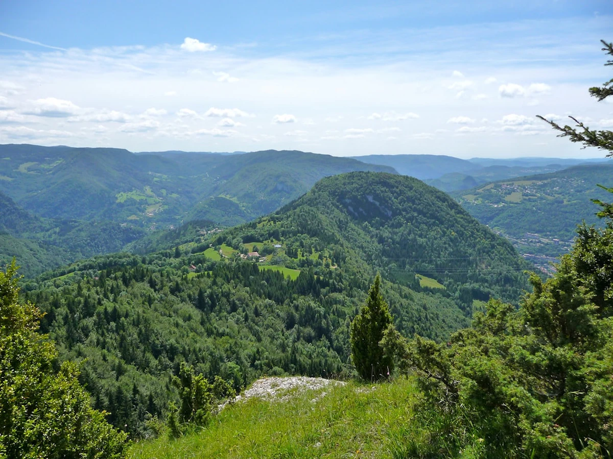 Hiking in the Haut Jura: from high valleys to high mountains