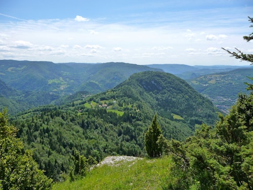 Hiking in the Haut Jura: from high valleys to high mountains