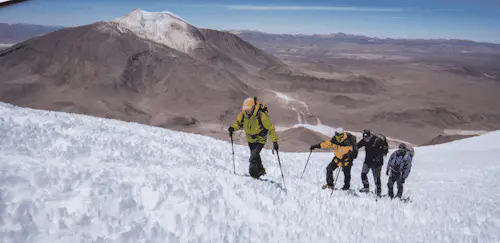 Escalader un sommet de 6000 mètres dans les Andes : le volcan Acotango