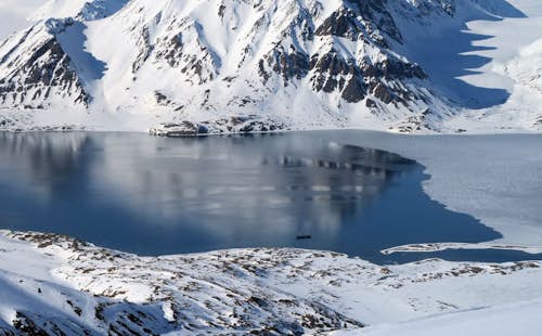 Svalbard ski tour and sail guided program