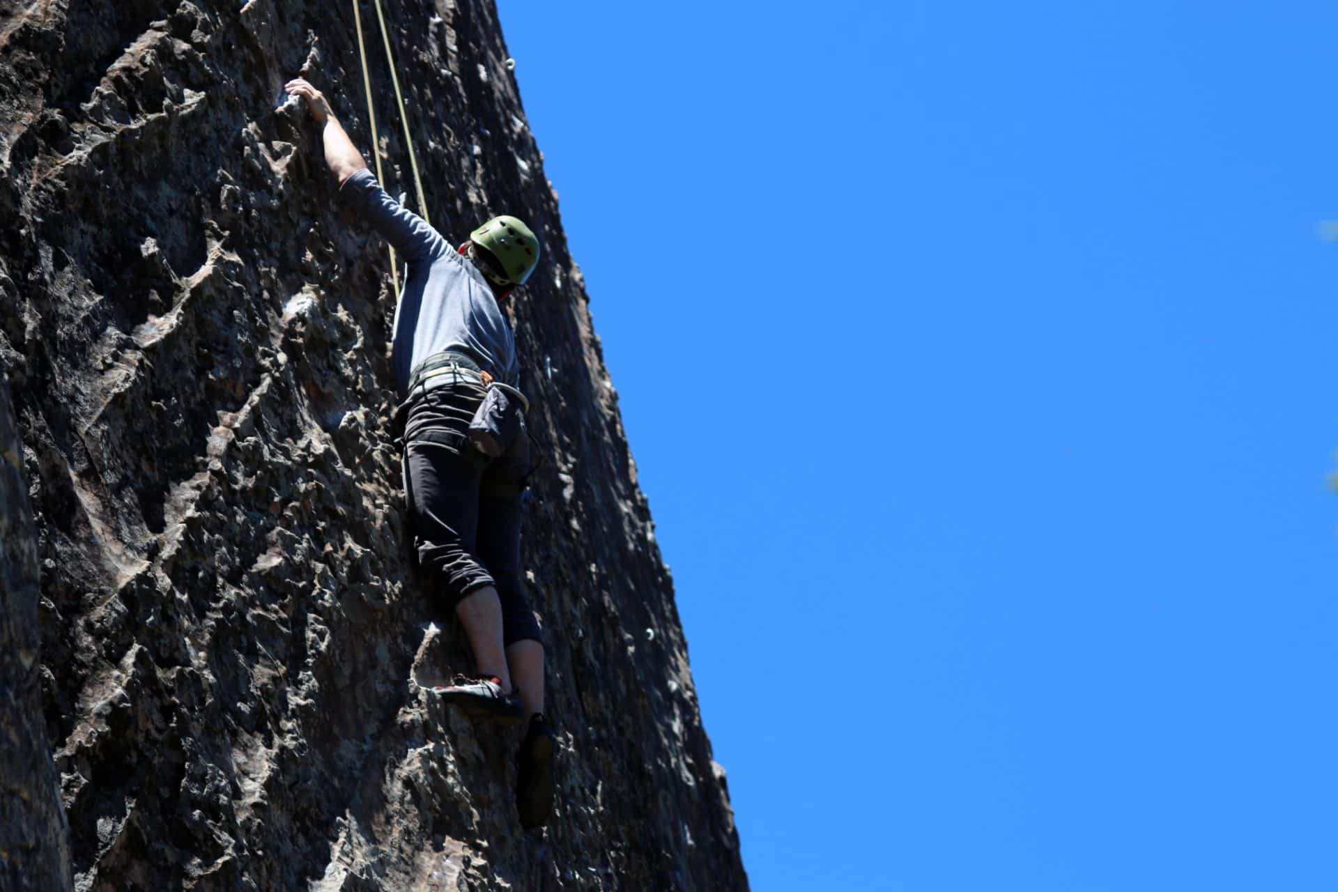 Rock climbing courses all levels in Patagonia and Cordoba. Rock Climbing trip. AAGM guide