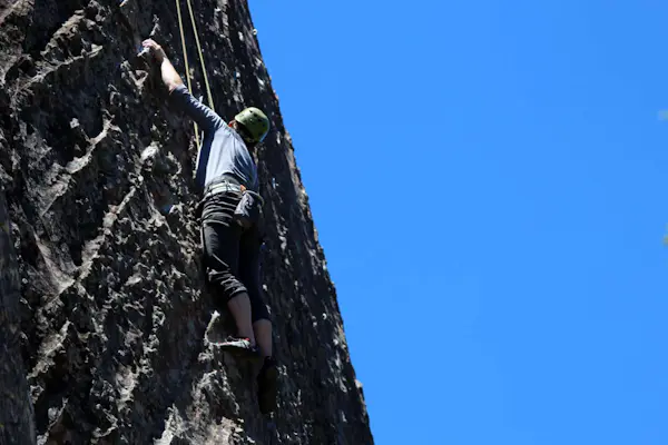 Cursos de escalada en roca para todos los niveles en Patagonia y Córdoba | undefined
