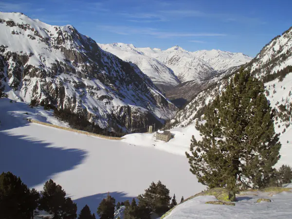 Aiguestortes and San Mauricio National Park 4-day ski tour | Spain