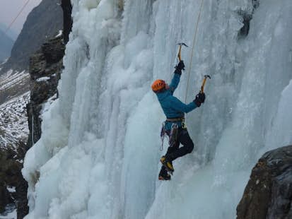 Ice climbing weekly tours in the Alps