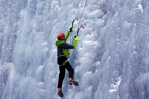 Ice climbing initiation in the Pyrenees-Bielsa