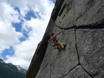 Guided multi-pitch climbing in the Alps