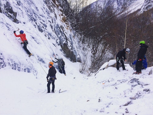 Ice climbing initiation day in the Ecrins