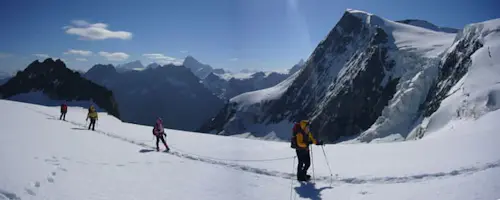 Glacier hiking initiation course in Chamonix